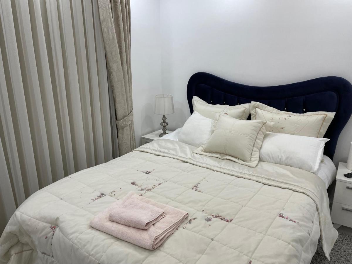 Elegant 2+1 Flat In The Heart Of Kyrenia + Wifiアパートメント エクステリア 写真